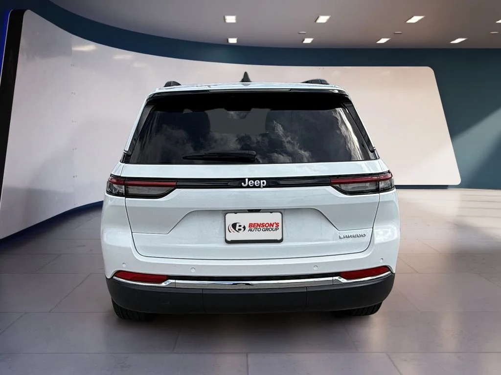 Used 2025 White Jeep Laredo X image 4