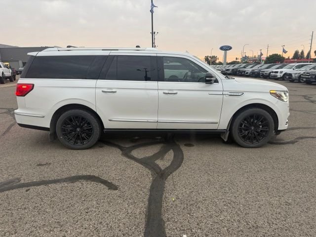 Used 2018 White Lincoln Reserve image 12