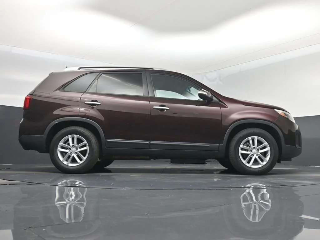 Used 2015 Red Kia LX image 16