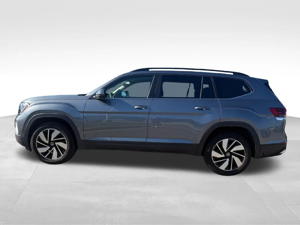 Used 2024 Gray Volkswagen 2.0T SE w/Technology image 2