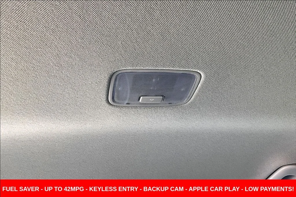 Used 2023 Silver Hyundai SE image 11