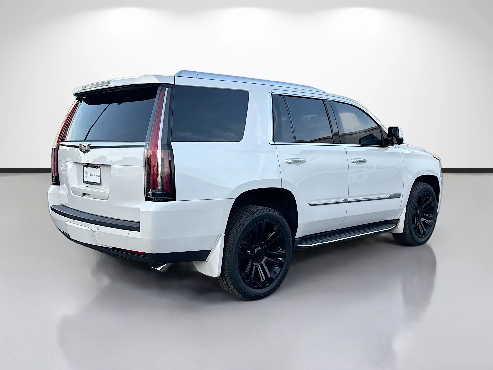 Used 2016 Crystal White Tricoat Cadillac Luxury Collection image 3
