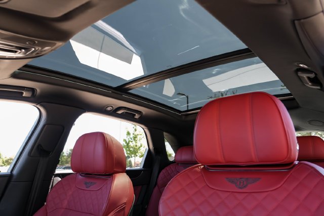 Used 2019 Black Crystal over Cricket Ball Bentley V8 image 5