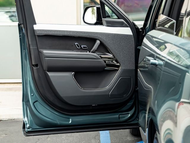 New 2026 Giola Green Land Rover Dynamic SE image 12