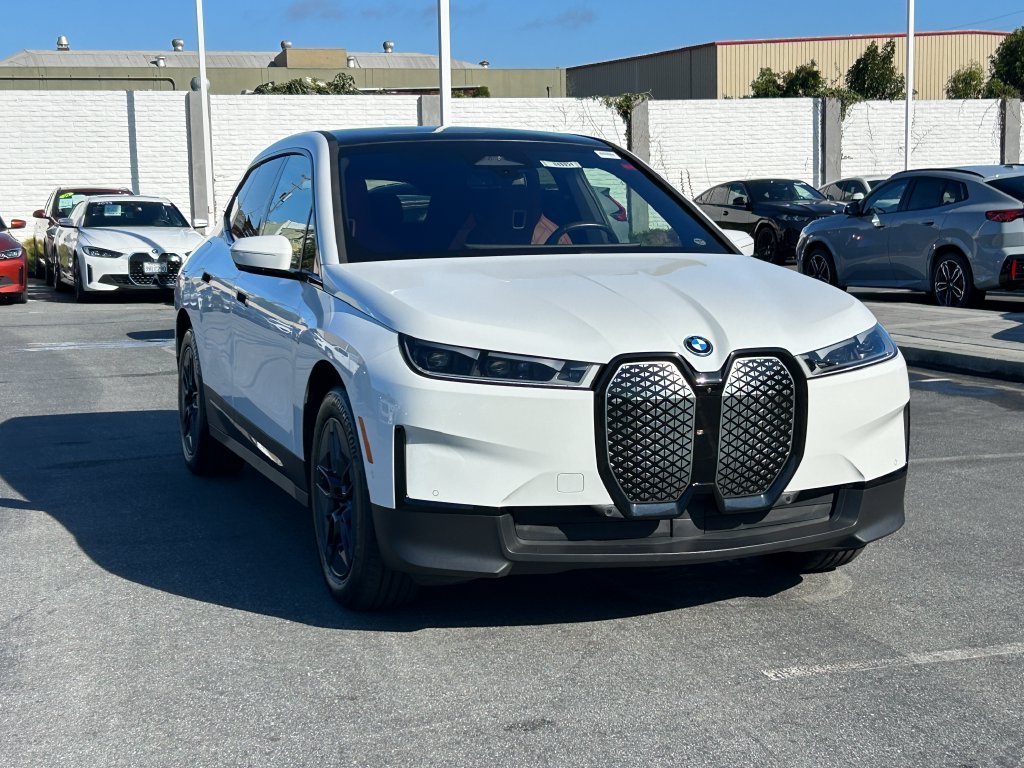 Certified Used 2024 Alpine White BMW xDrive50 image 7