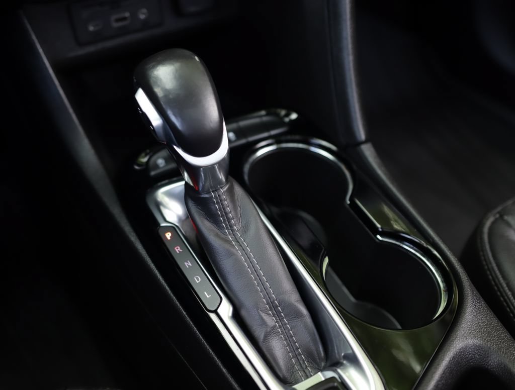 Used 2020 SATIN STEEL METALLIC Buick Essence image 19