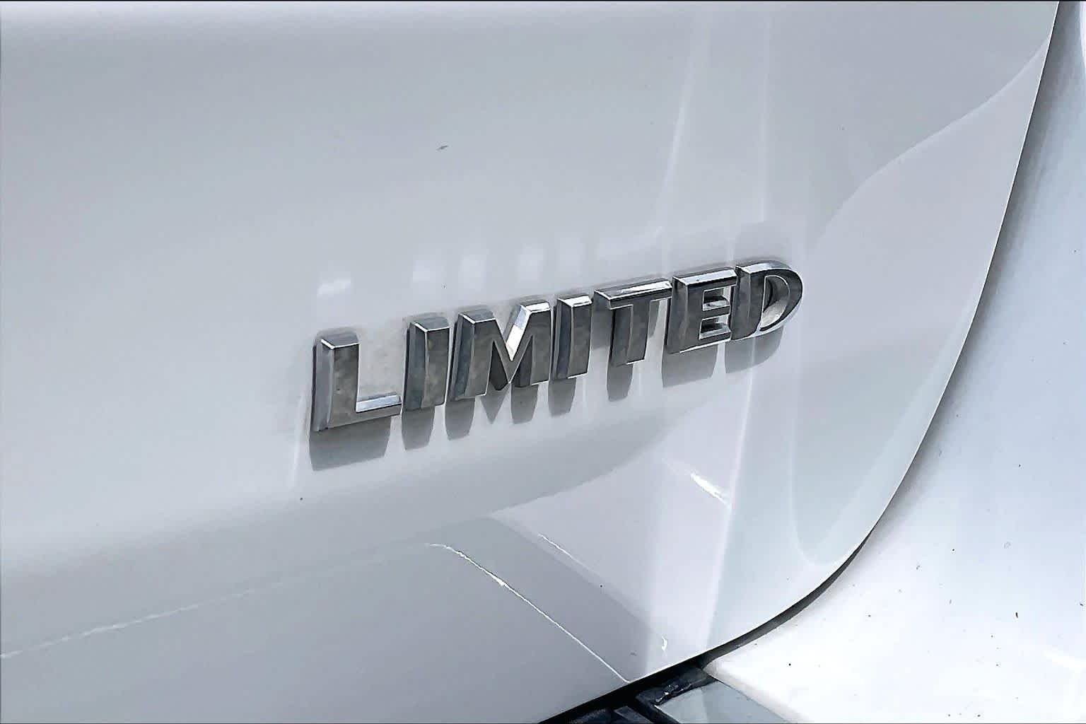 Used 2021 Bright White Clearcoat Jeep Limited image 9