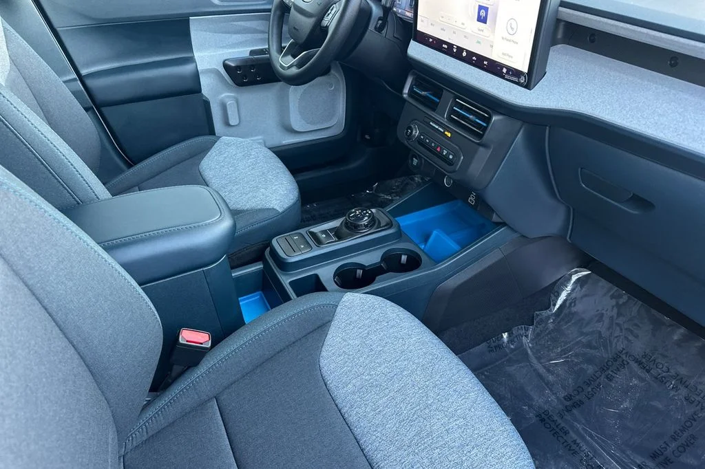 New 2025 Oxford White Ford XLT image 15