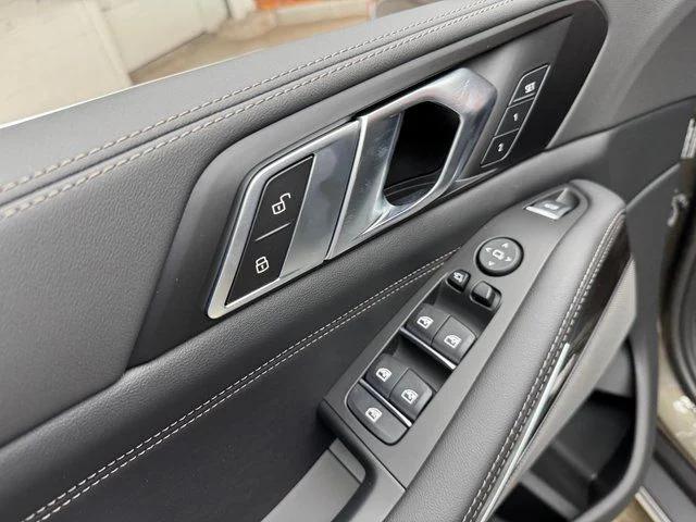 Used 2026 Green BMW xDrive40i image 11