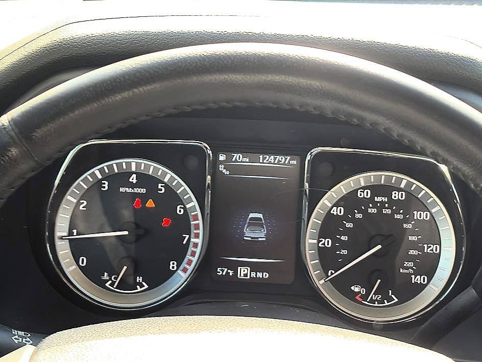 Used 2017 Cayenne Red Nissan SV image 39