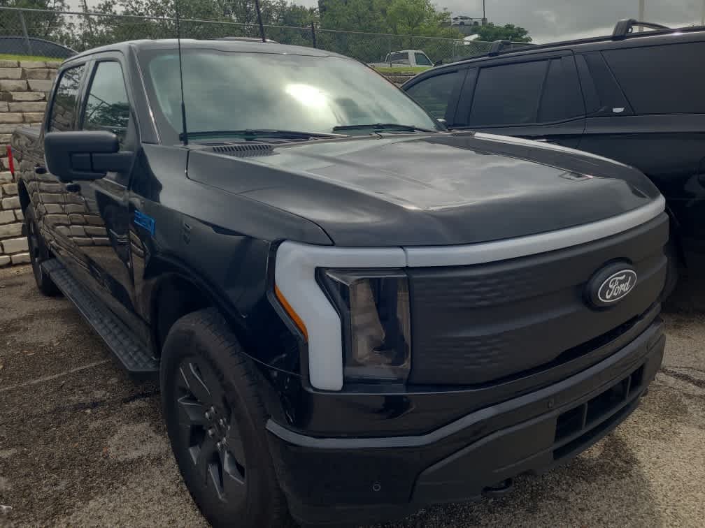Used 2025 Agate Black Metallic Ford Flash image 4