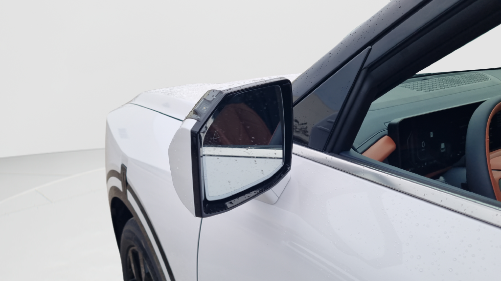 New 2027 Glacial White Pearl Kia SX image 28