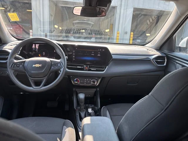 Used 2025 White Chevrolet LT image 13
