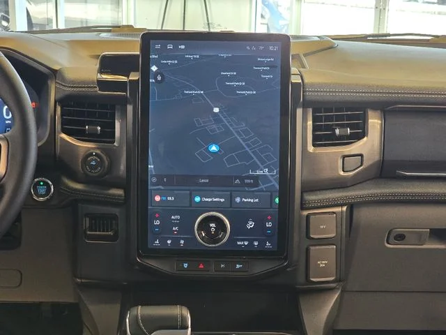 2025 Ford F-150 Lightning Flash - Photo 13