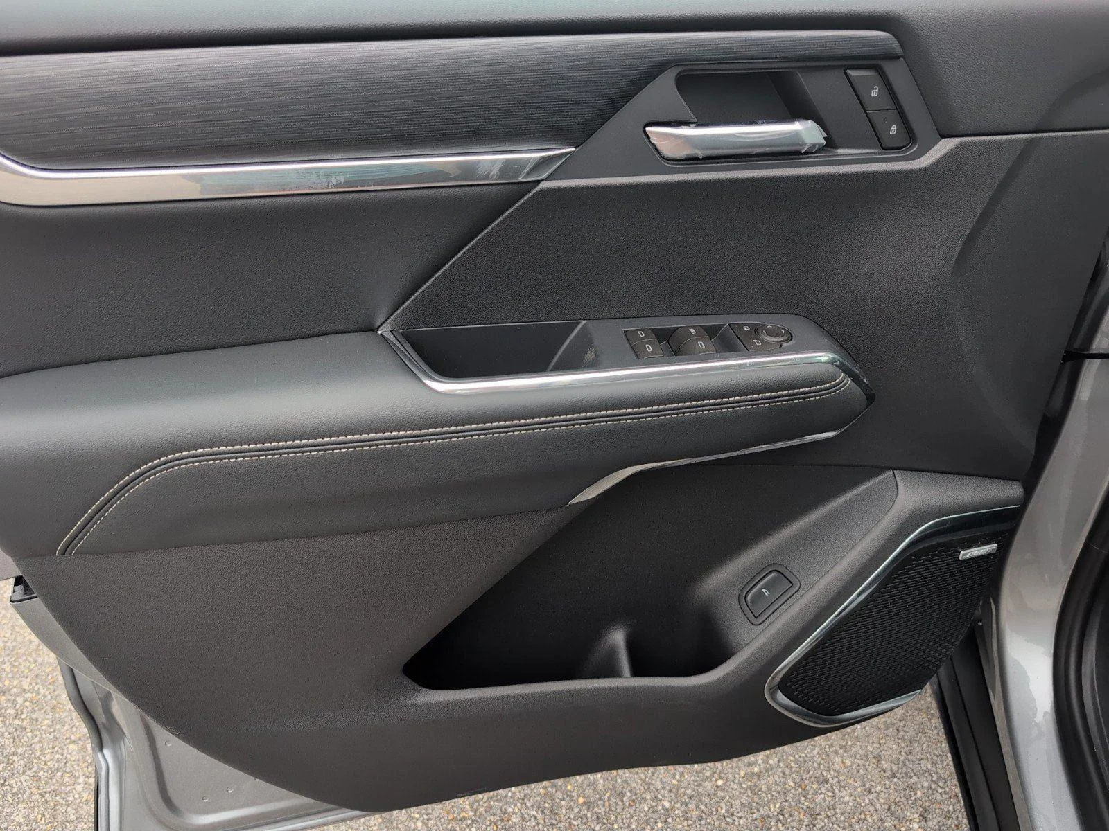 New 2026 Sterling Metallic GMC Elevation image 15