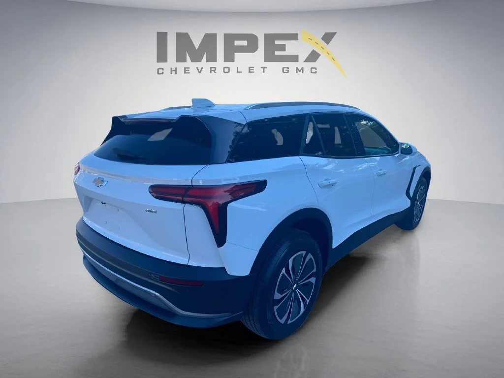 Used 2024 Summit White Chevrolet LT image 5
