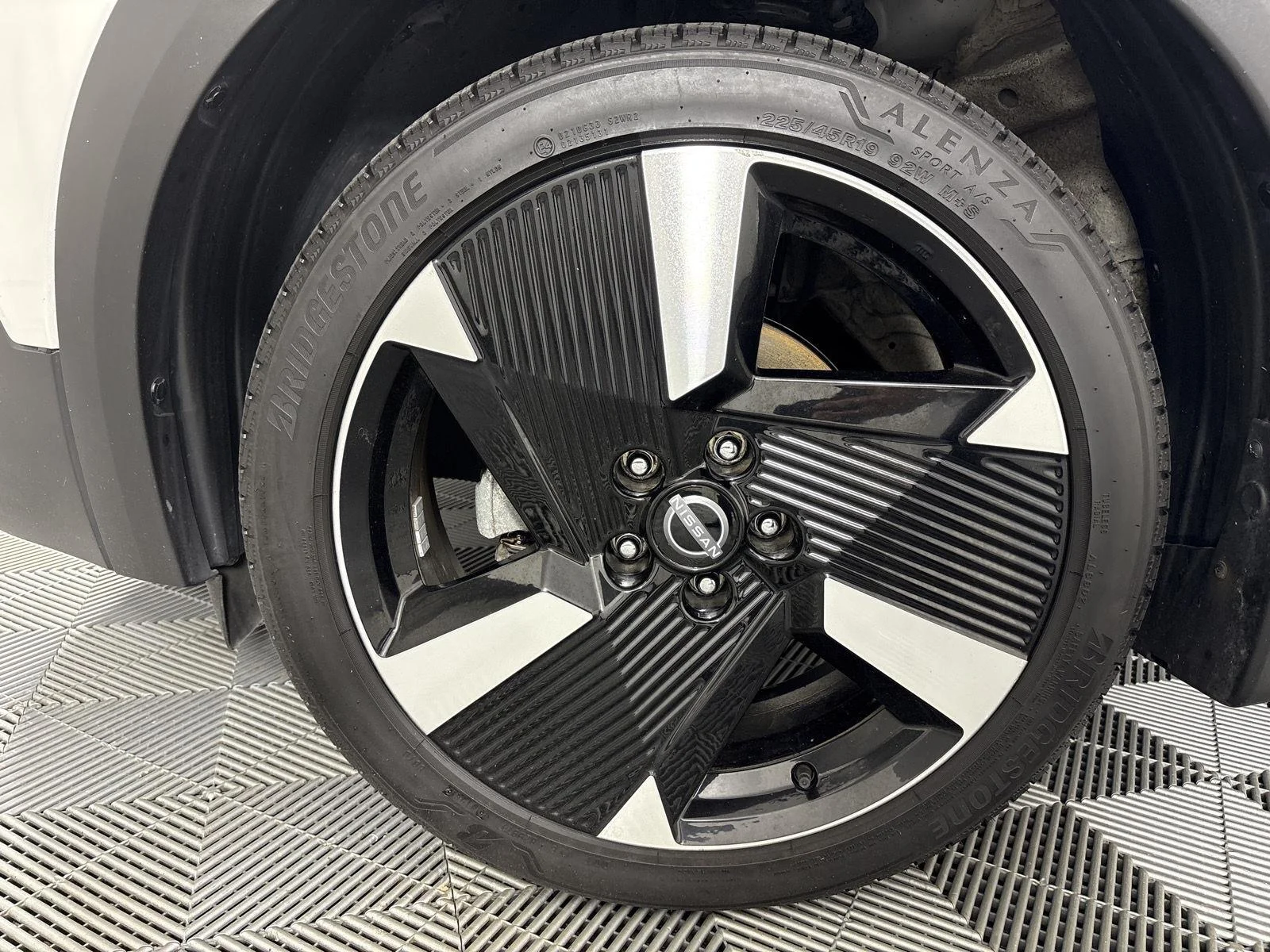 Used 2025 Aspen White Tricoat Nissan SR image 4
