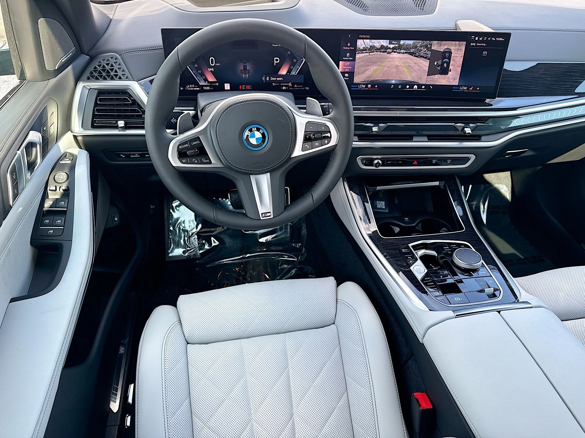 New 2026 Carbon Black Metallic BMW xDrive50e image 17