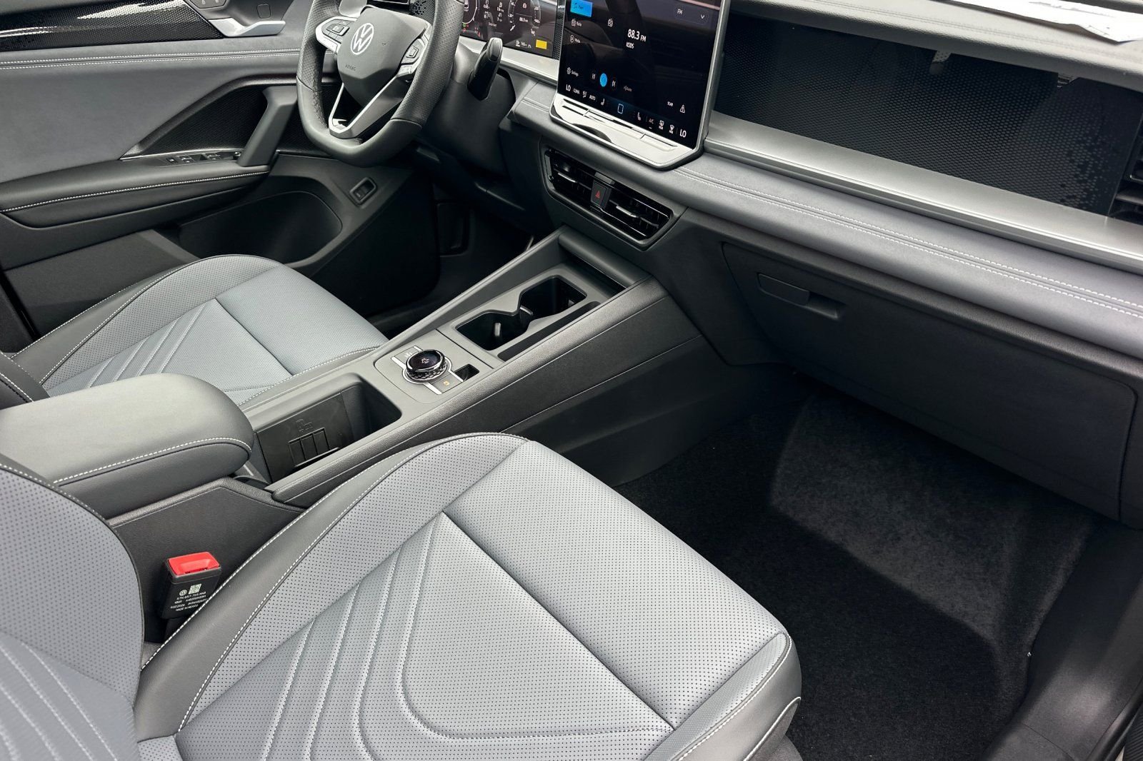 New 2026  Volkswagen 2.0T SE R-Line Black image 16