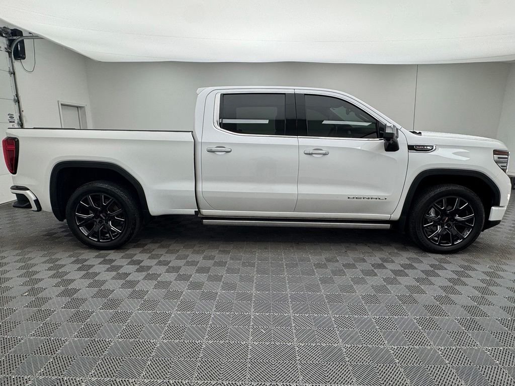 Used 2022 White Frost Tricoat GMC Denali image 6