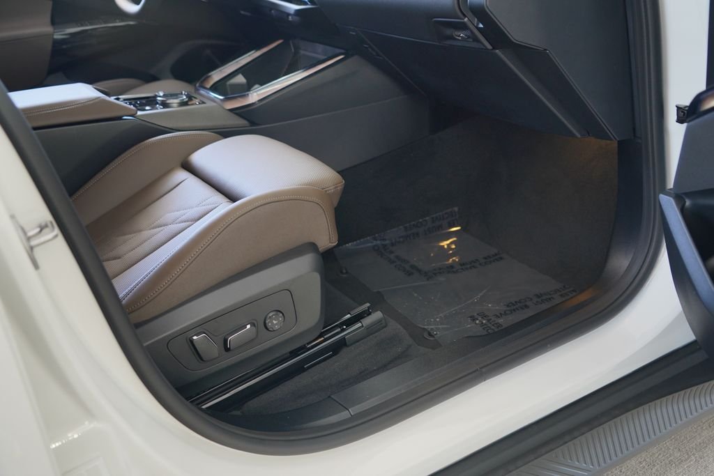 New 2026 Mineral White Metallic BMW 30 xDrive image 15