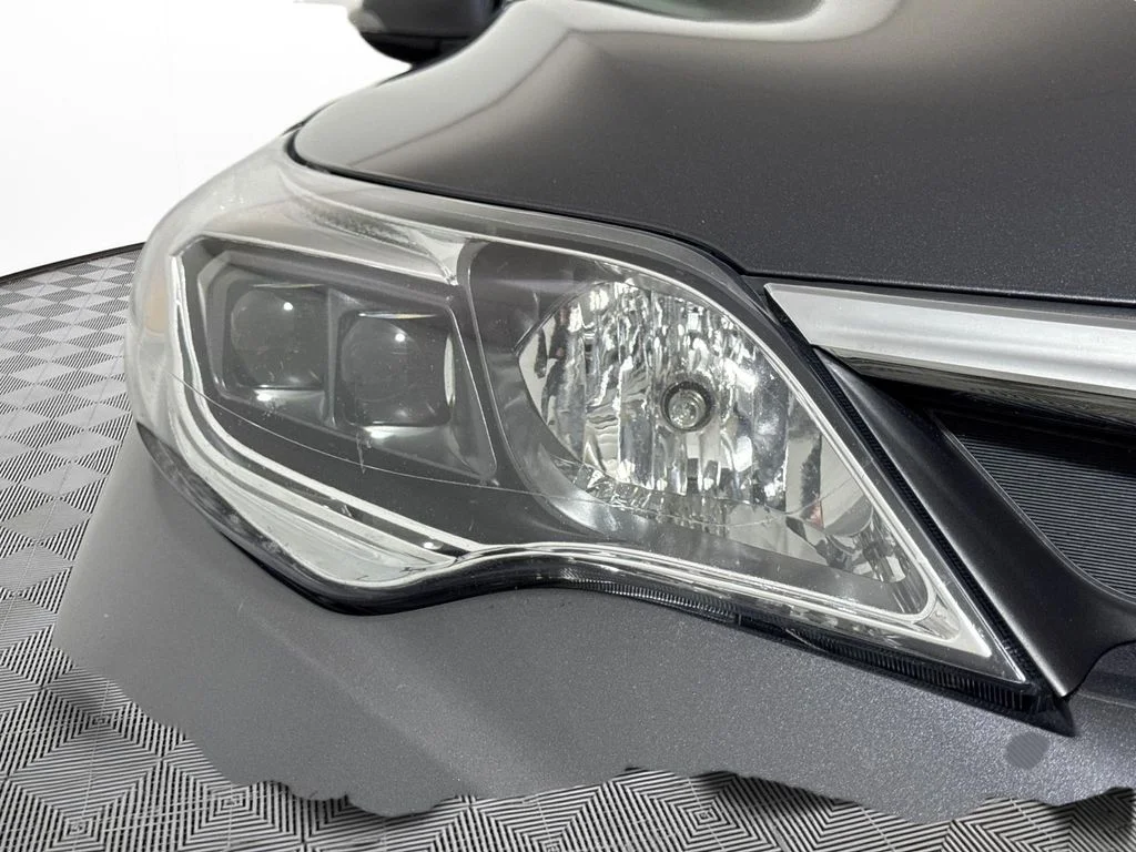 Used 2018 Gray Toyota XLE Premium image 16