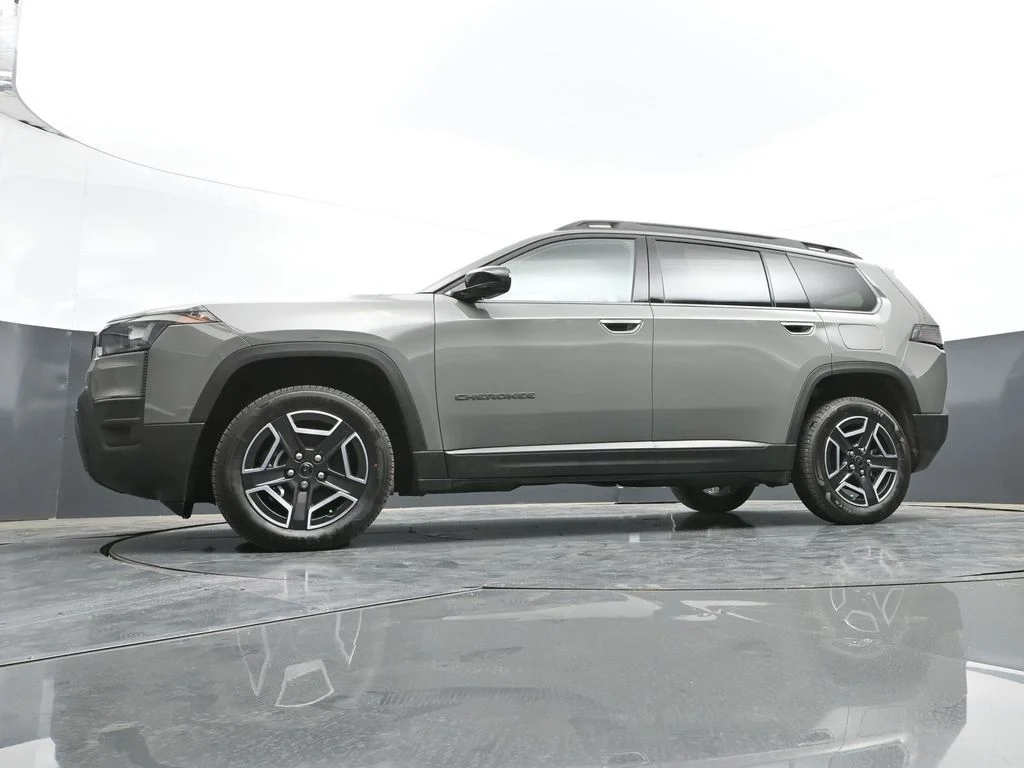 New 2026 Sting-Gray Clear-Coat Exterior Paint Jeep Limited image 45