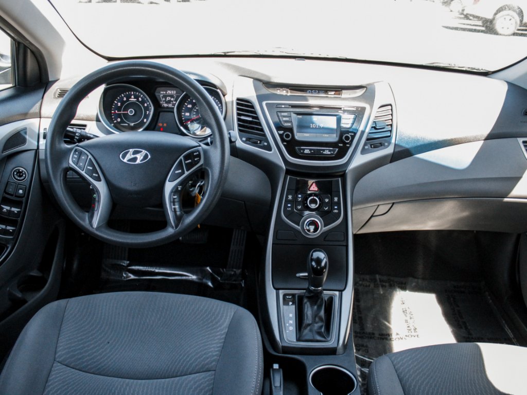 Used 2015 Shale Gray Metallic Hyundai SE image 21