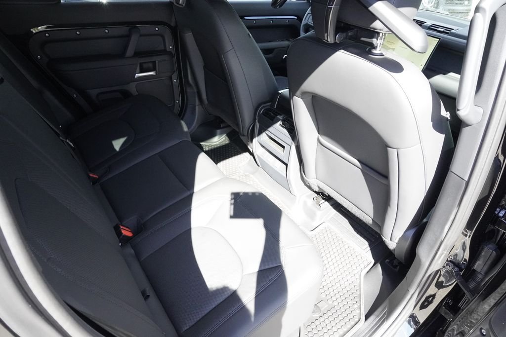 New 2026 Santorini Black Land Rover S image 26