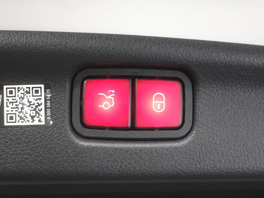 Used 2026 Polar White Mercedes-Benz C 300 image 28