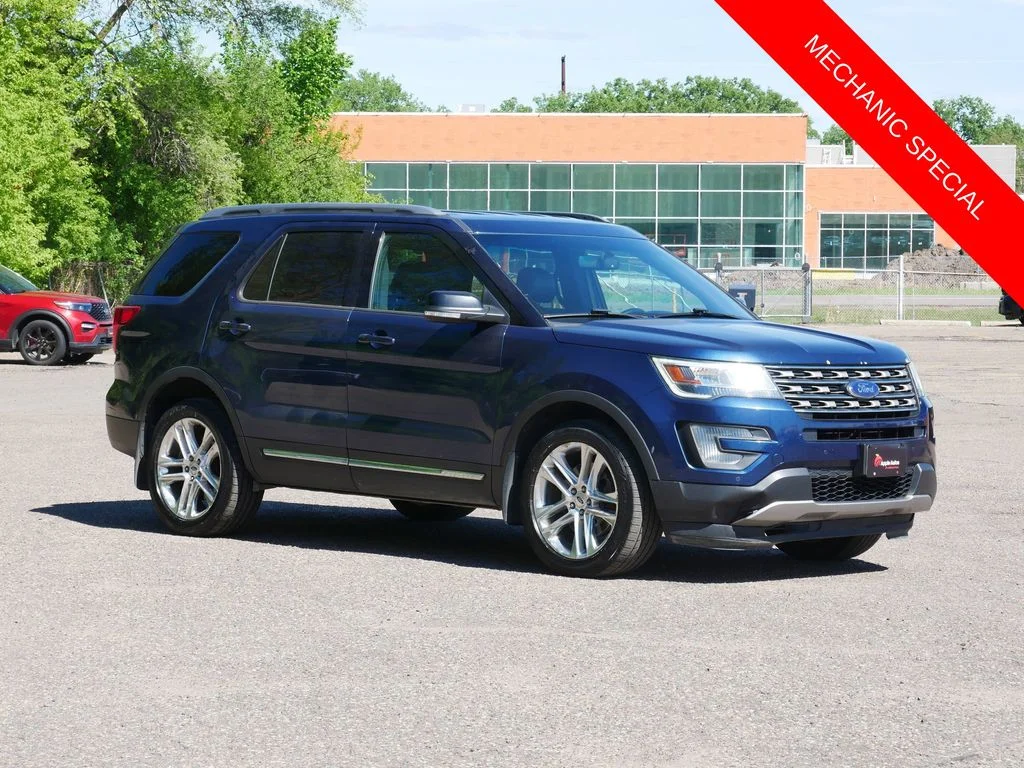 Used 2017 Blue Ford XLT image 1