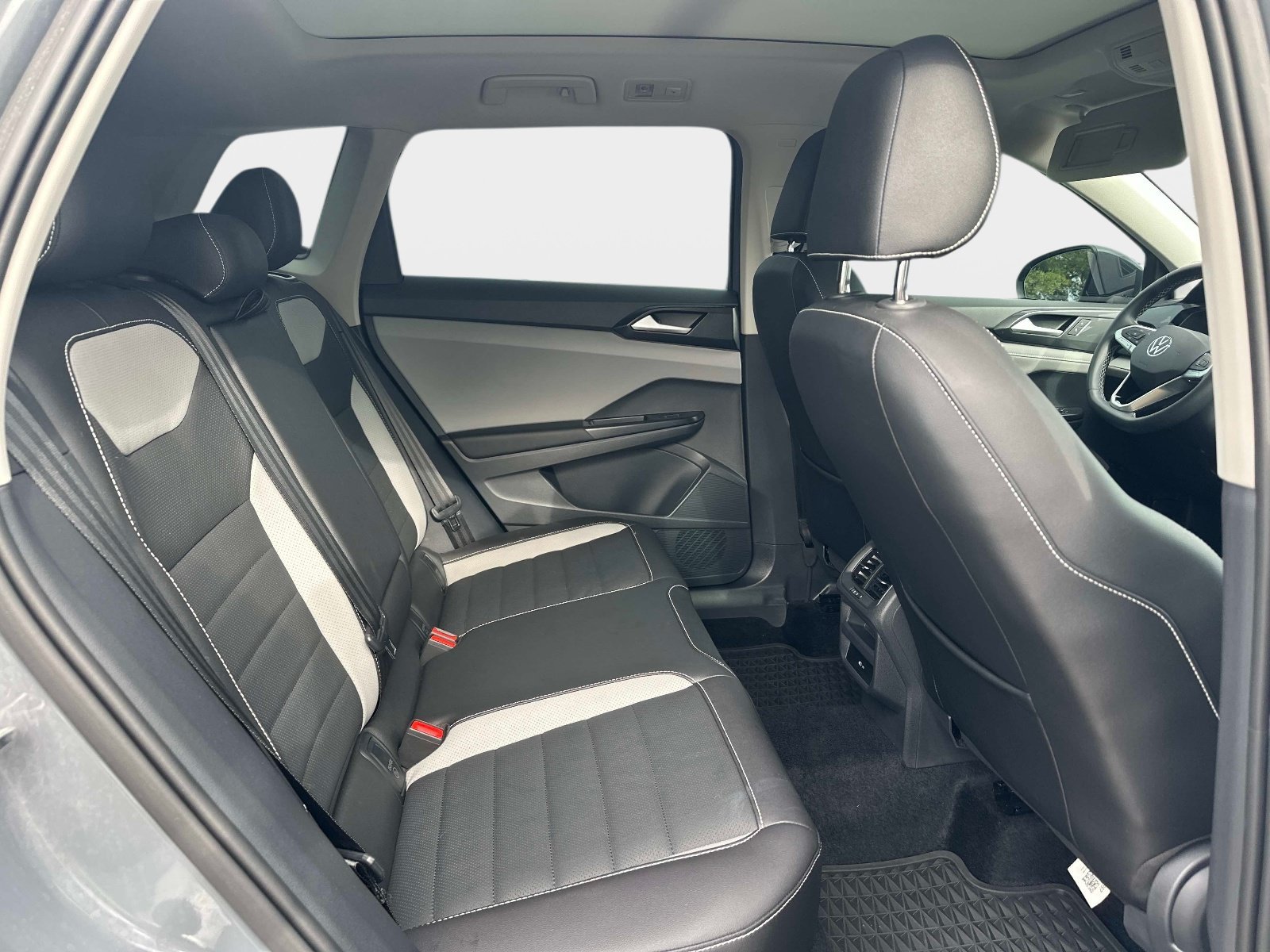 Used 2023 Gray Volkswagen SEL image 8