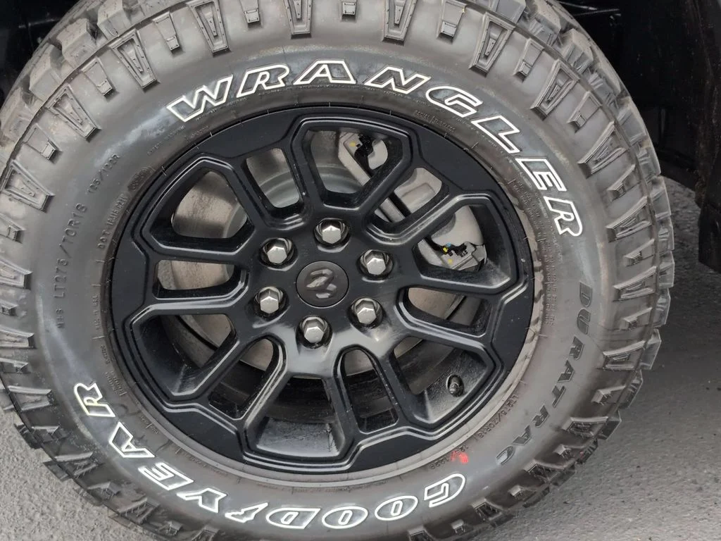 New 2026 Diamond Black Crystal Pearl-Coat Exterior Paint RAM Rebel image 9