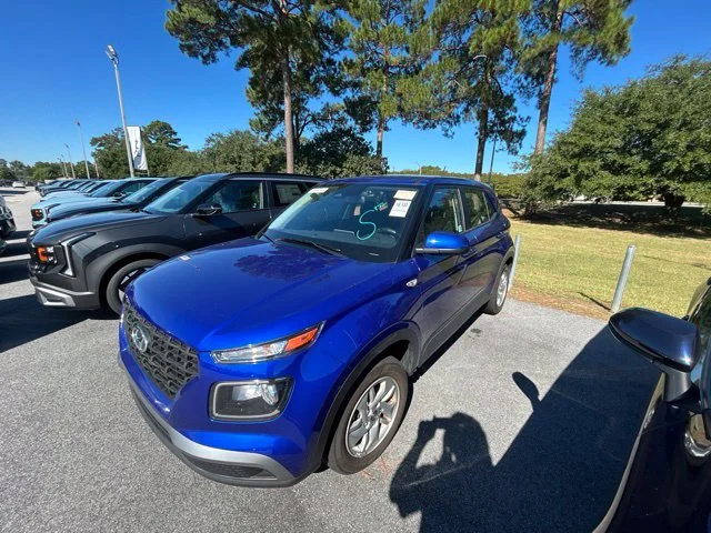Used 2025 Blue Hyundai SE image 3