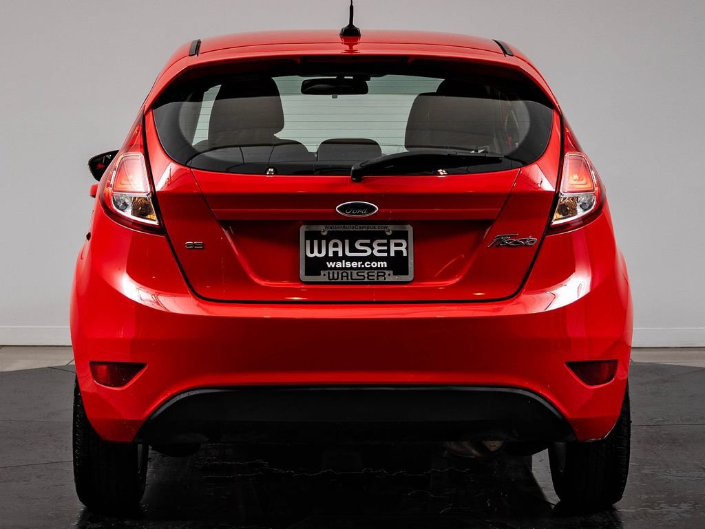 Used 2015 Race Red Ford SE image 7