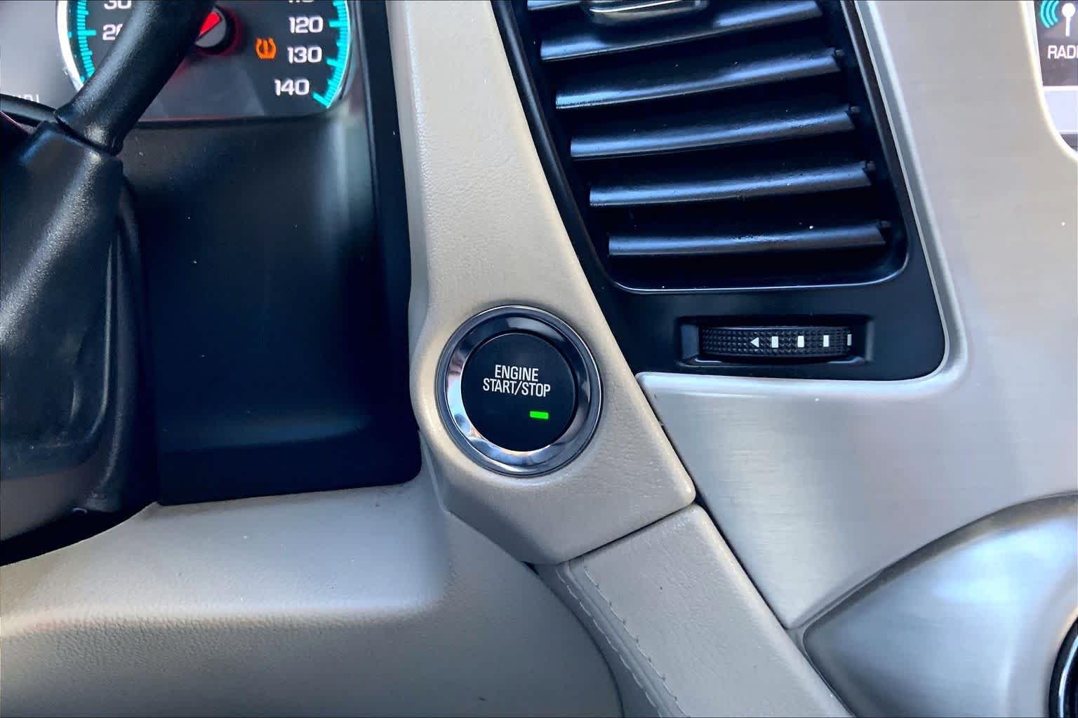 Used 2019 White Frost Tricoat GMC Denali image 36