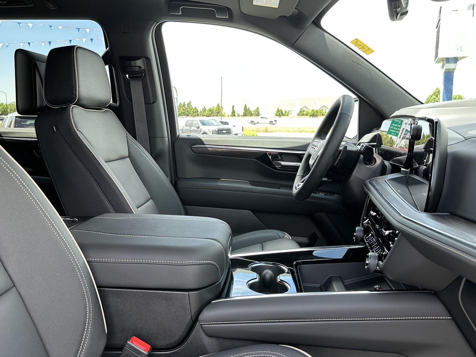 New 2026 Polar White Tricoat Chevrolet Premier image 38