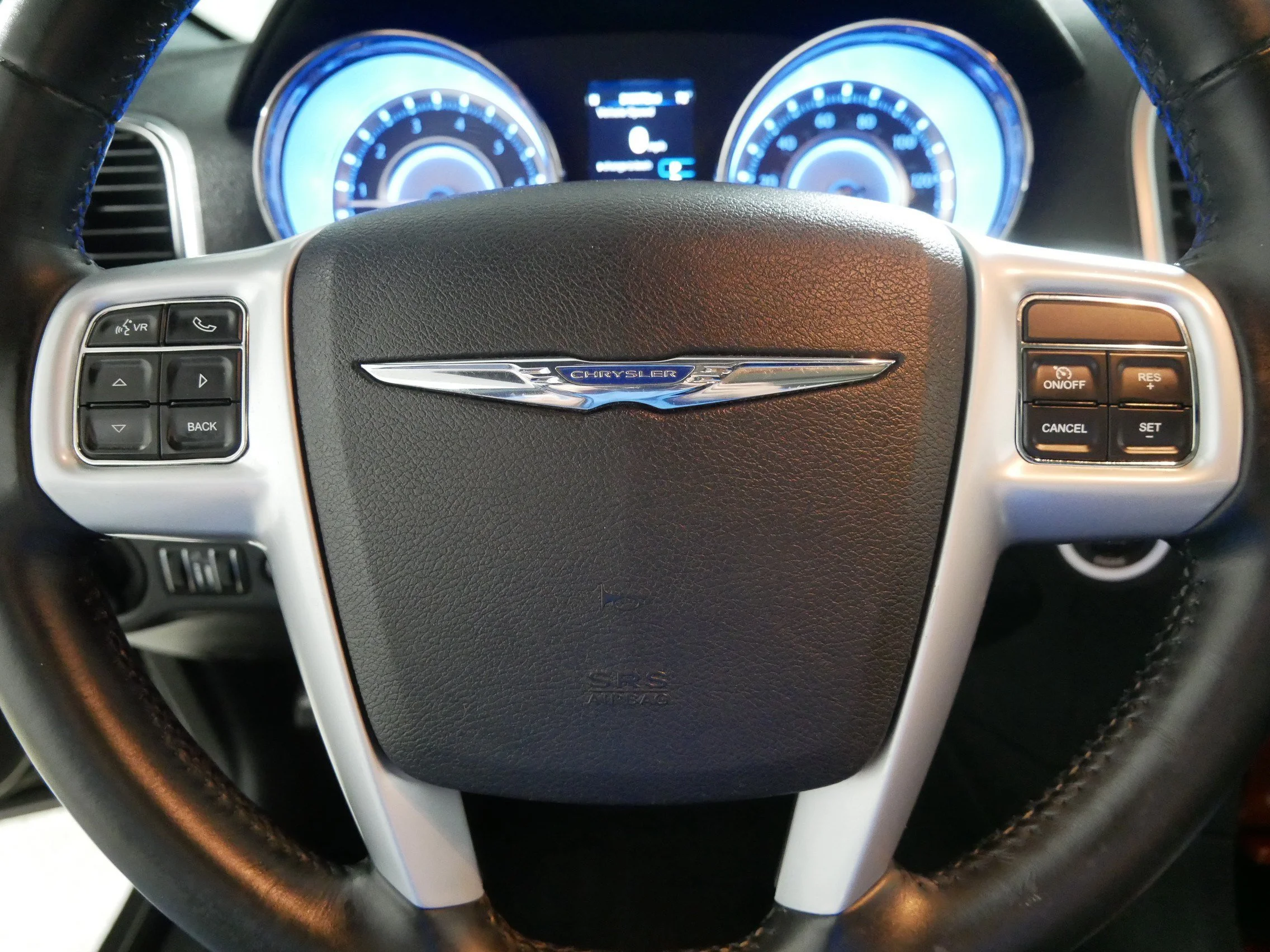 Used 2014 Granite Crystal Metallic Clearcoat Chrysler  image 25