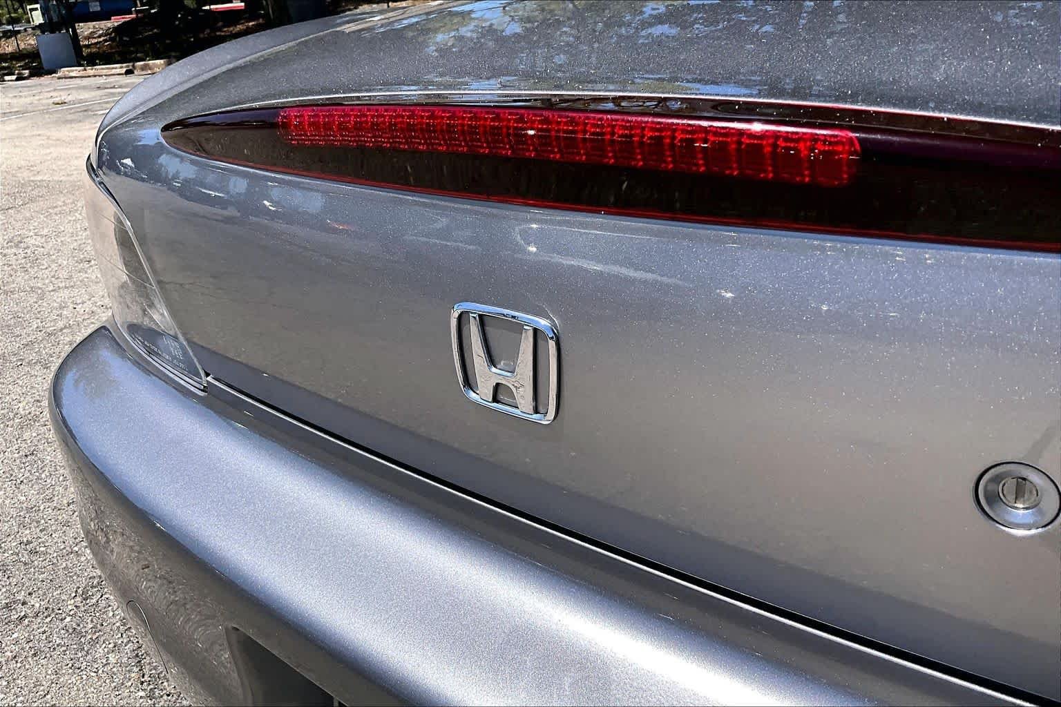 Used 2001 Silverstone Metallic Honda  image 26