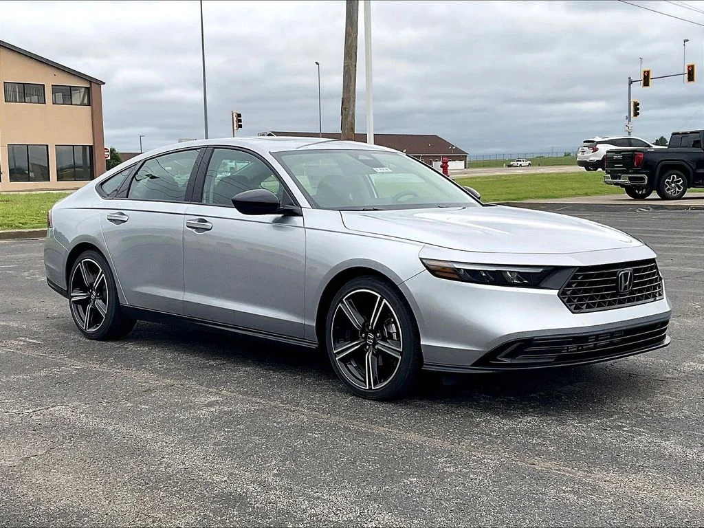 New 2026 Solar Silver Metallic Honda SE image 1