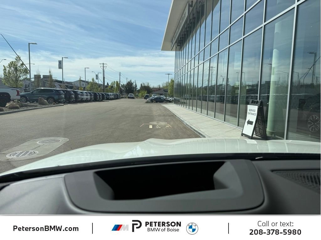 New 2026 Mineral White Metallic BMW xDrive40i image 30