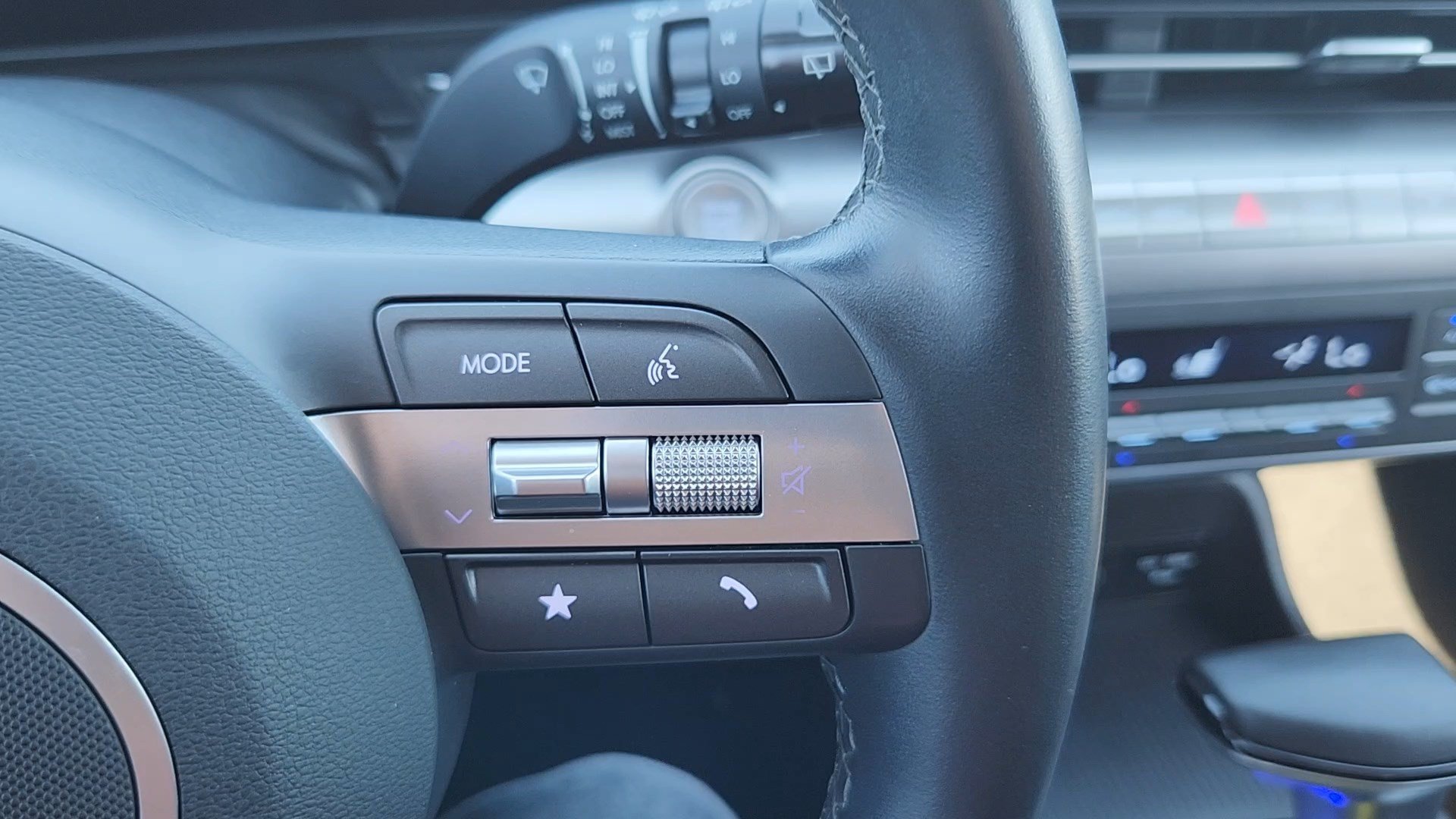 2025 Hyundai Kona SEL - Photo 12