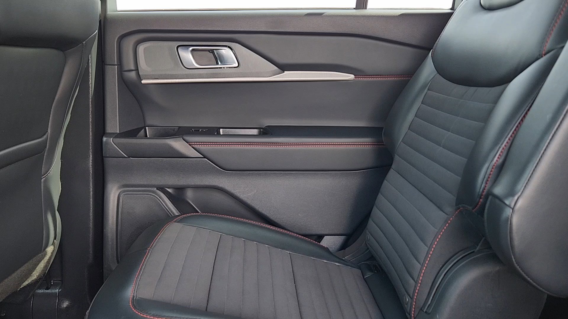 Used 2025 Black Metallic Ford ST-Line image 15