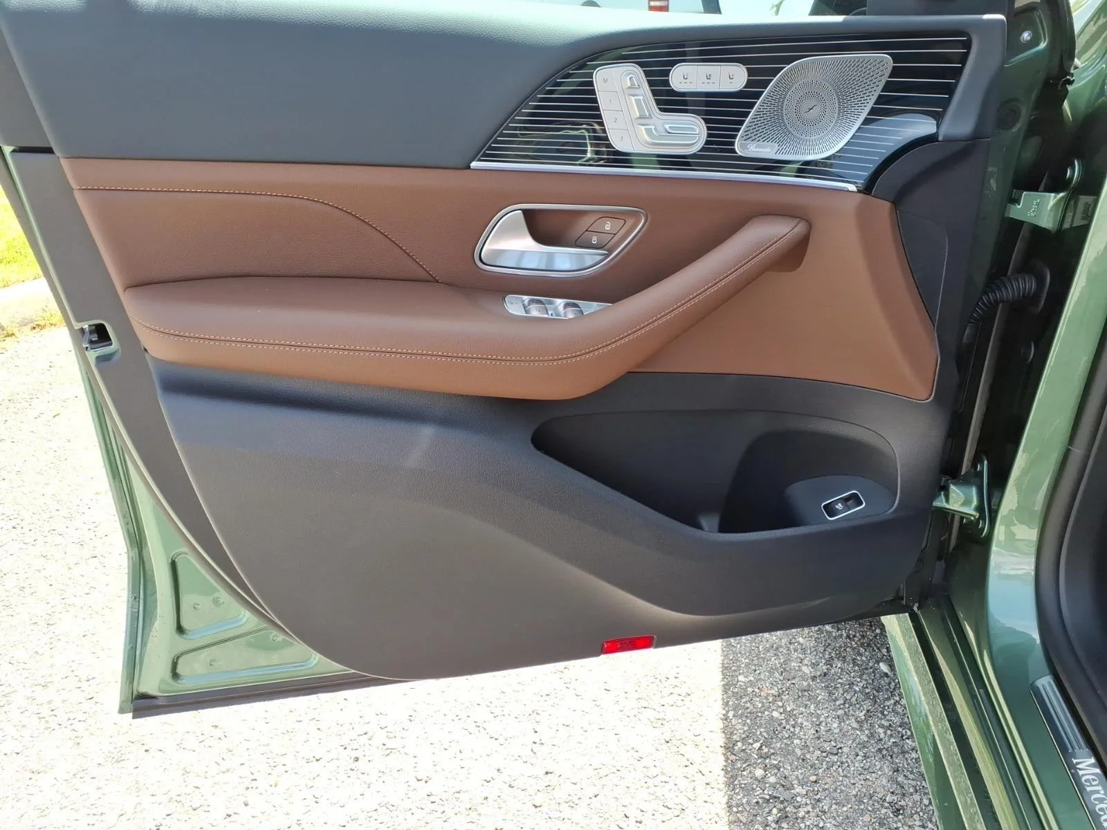 New 2026 MANUFAKTUR Ireland Mid Green Metallic Mercedes-Benz GLS 450 image 26