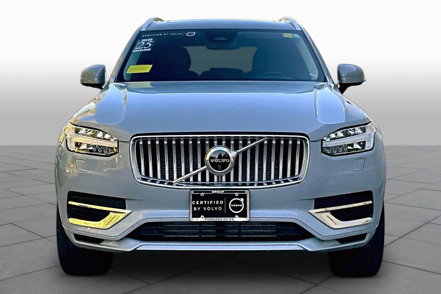 Certified Used 2025 Vapour Grey Volvo Plus image 4