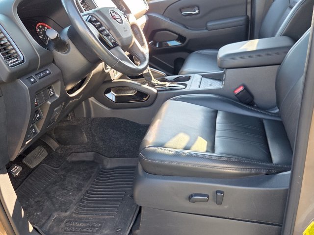 Used 2022  Nissan PRO-4X image 6