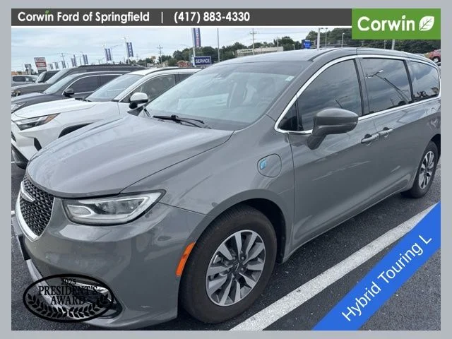 Used 2022 Ceramic Gray Clearcoat Chrysler Touring L image 1