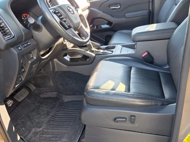Used 2022  Nissan PRO-4X image 6