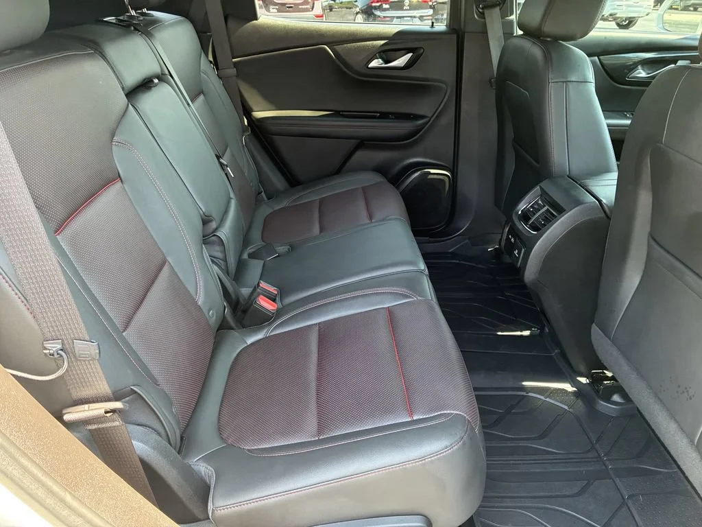 Used 2020 IRIDESCENT PEARL TRICOAT Chevrolet RS image 18