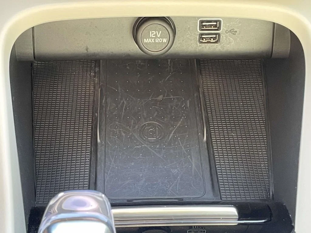 Used 2022 Glacier Silver Metallic Volvo Inscription image 20